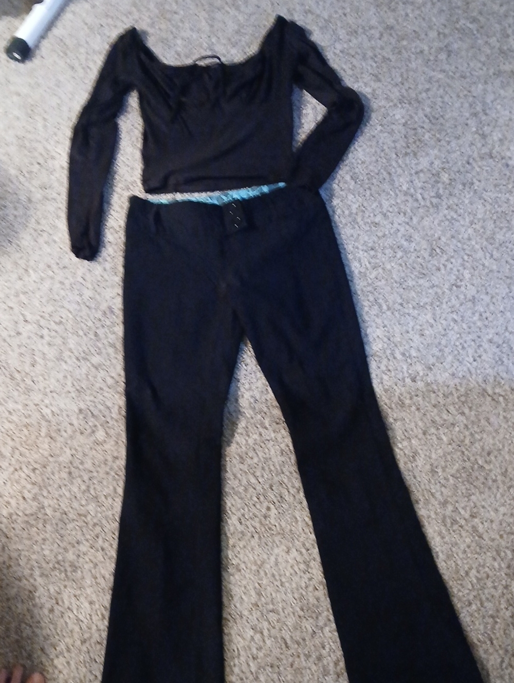 Sexy Outfit: Off-Shoulder Black Long Sleeve Crop Top & Y2K Low Rise Flare Pants